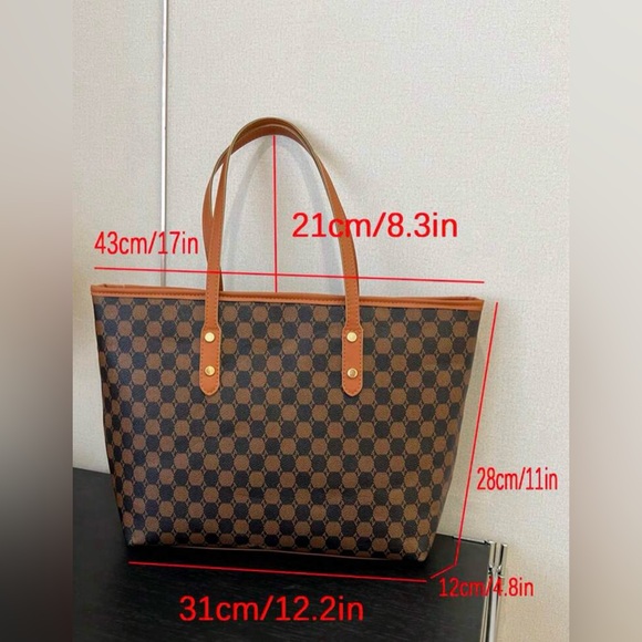 Large Capacity Minimalist Tote
Bag With Check Pattern & Rivet
Decoration - Picture 8 of 8